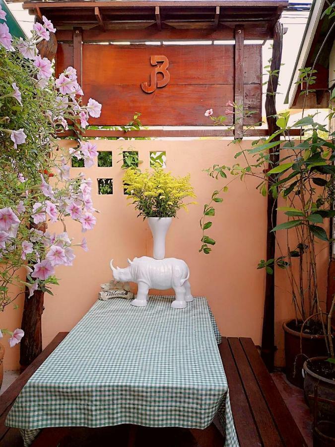 Pimthong Place Couette-café